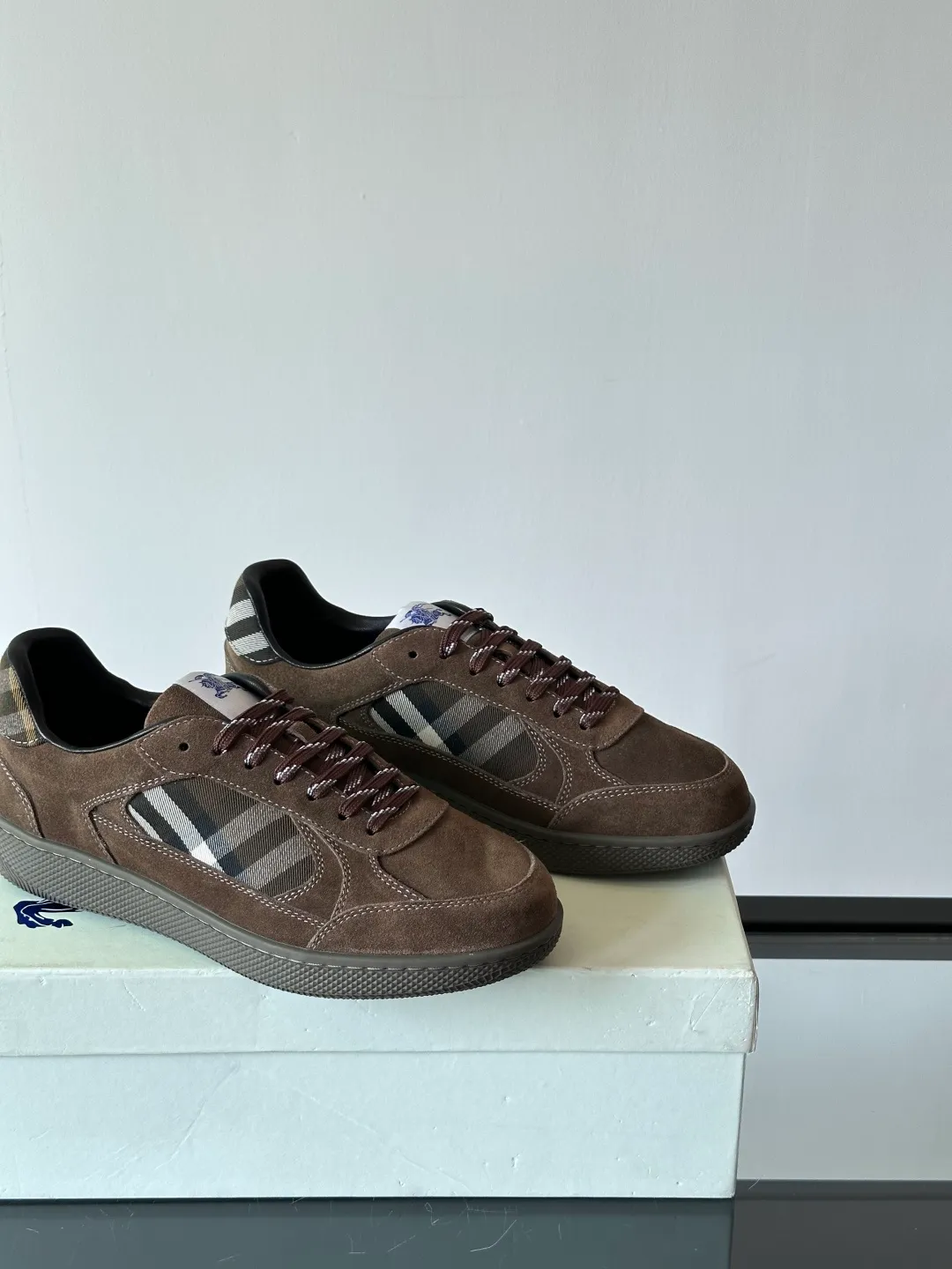 p400💰Men's Shoes ▫️B's men's classic low-top sneakers are reinterpreted with Vintage retro plaid cotton and cowhide materials, and are decorated with a new brand logo. Features embossed Burberry lettering logo on heel and original outsole! Size: 38-44 (45.46 customized)
